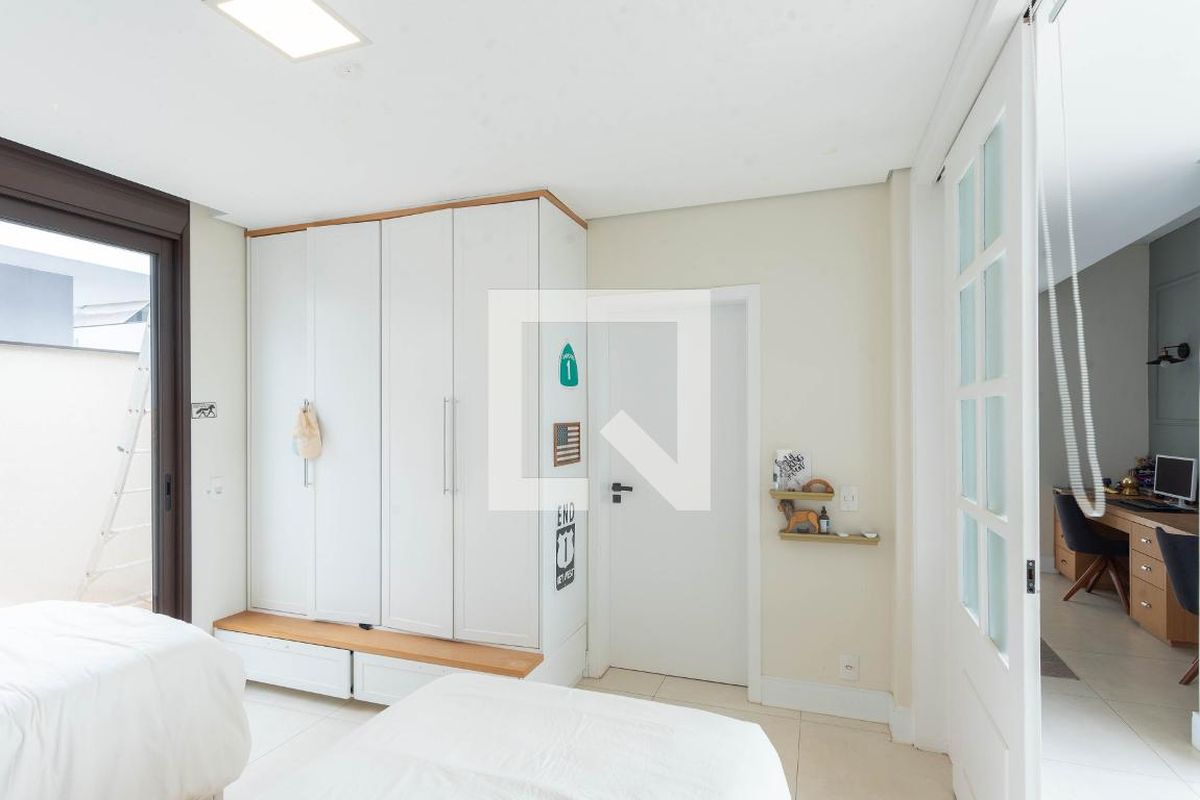 Casa à Venda - Swiss Park, 3 Quartos,  318 m2 em , Campinas - sp | SoloBR