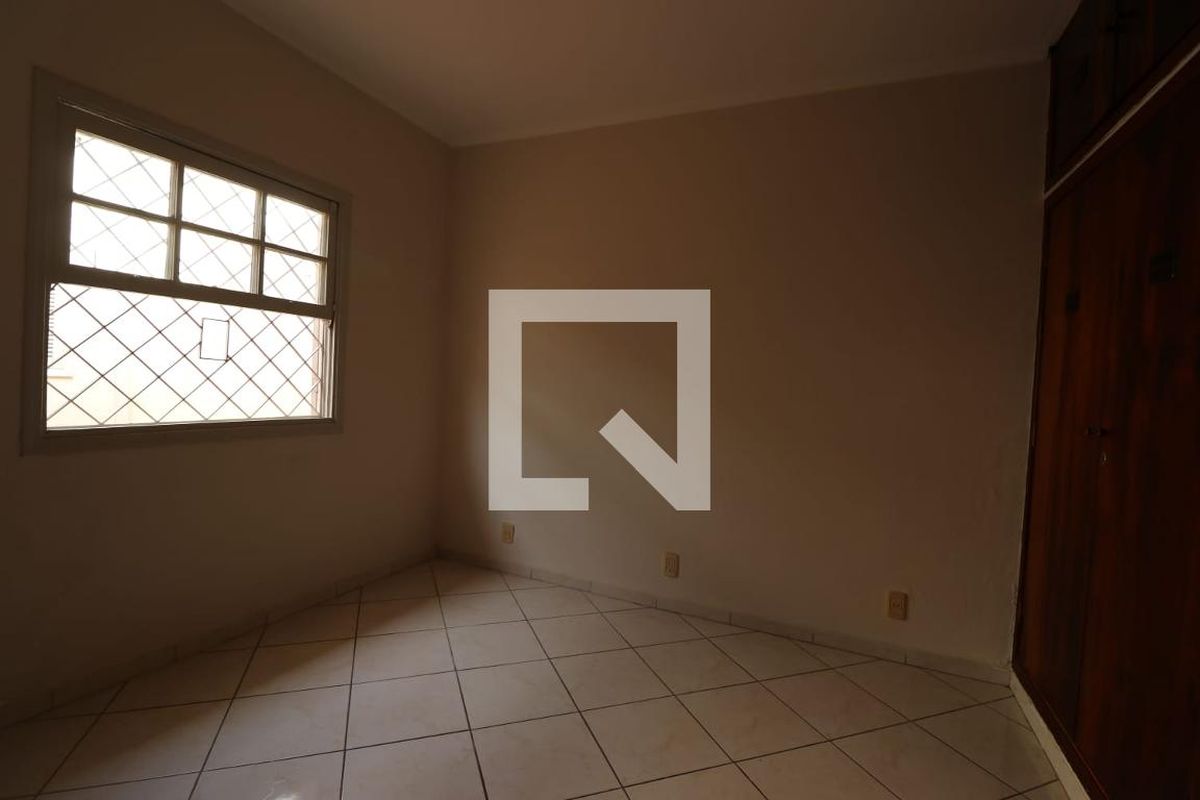 Casa à Venda - Taquaral, 3 Quartos,  180 m2 em , Campinas - sp | SoloBR