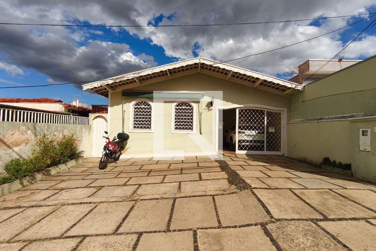 Casa à Venda - Parque Prado, 3 Quartos,  251 m2 em , Campinas - sp | SoloBR