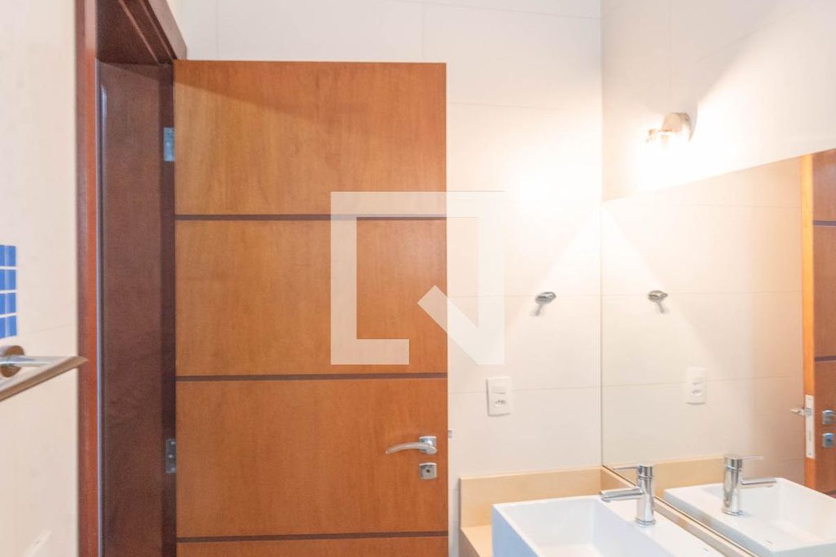 Casa à Venda - Swiss Park, 4 Quartos,  277 m2 em , Campinas - sp | SoloBR