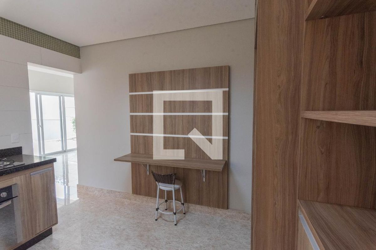 Casa à Venda - Swiss Park, 4 Quartos,  277 m2 em , Campinas - sp | SoloBR