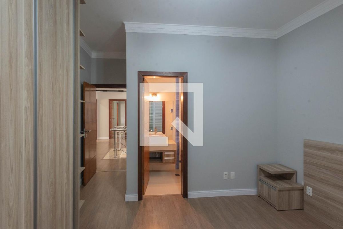 Casa à Venda - Swiss Park, 4 Quartos,  277 m2 em , Campinas - sp | SoloBR