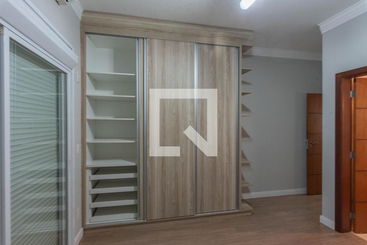 Casa à Venda - Swiss Park, 4 Quartos,  277 m2 em , Campinas - sp | SoloBR