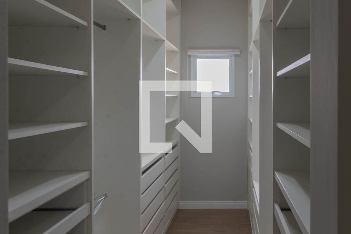 Casa à Venda - Swiss Park, 4 Quartos,  277 m2 em , Campinas - sp | SoloBR
