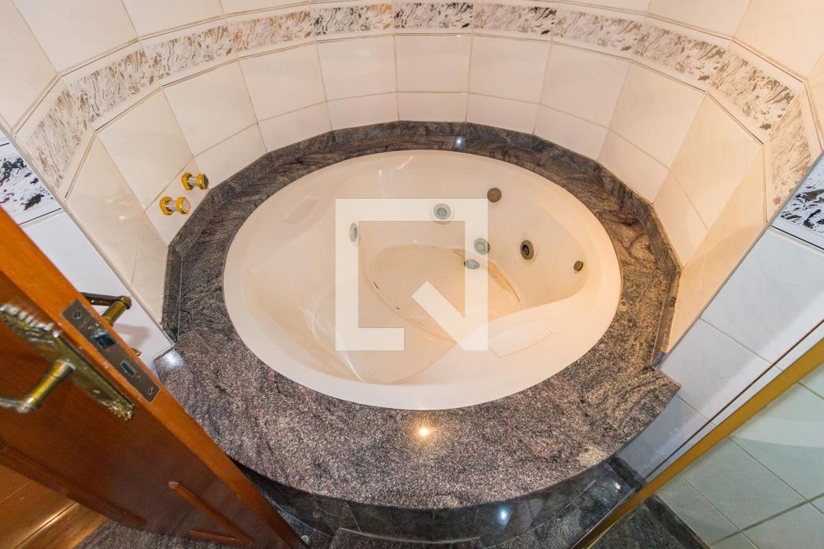 Apartamento, 4 quartos, 270 m² - Foto 135
