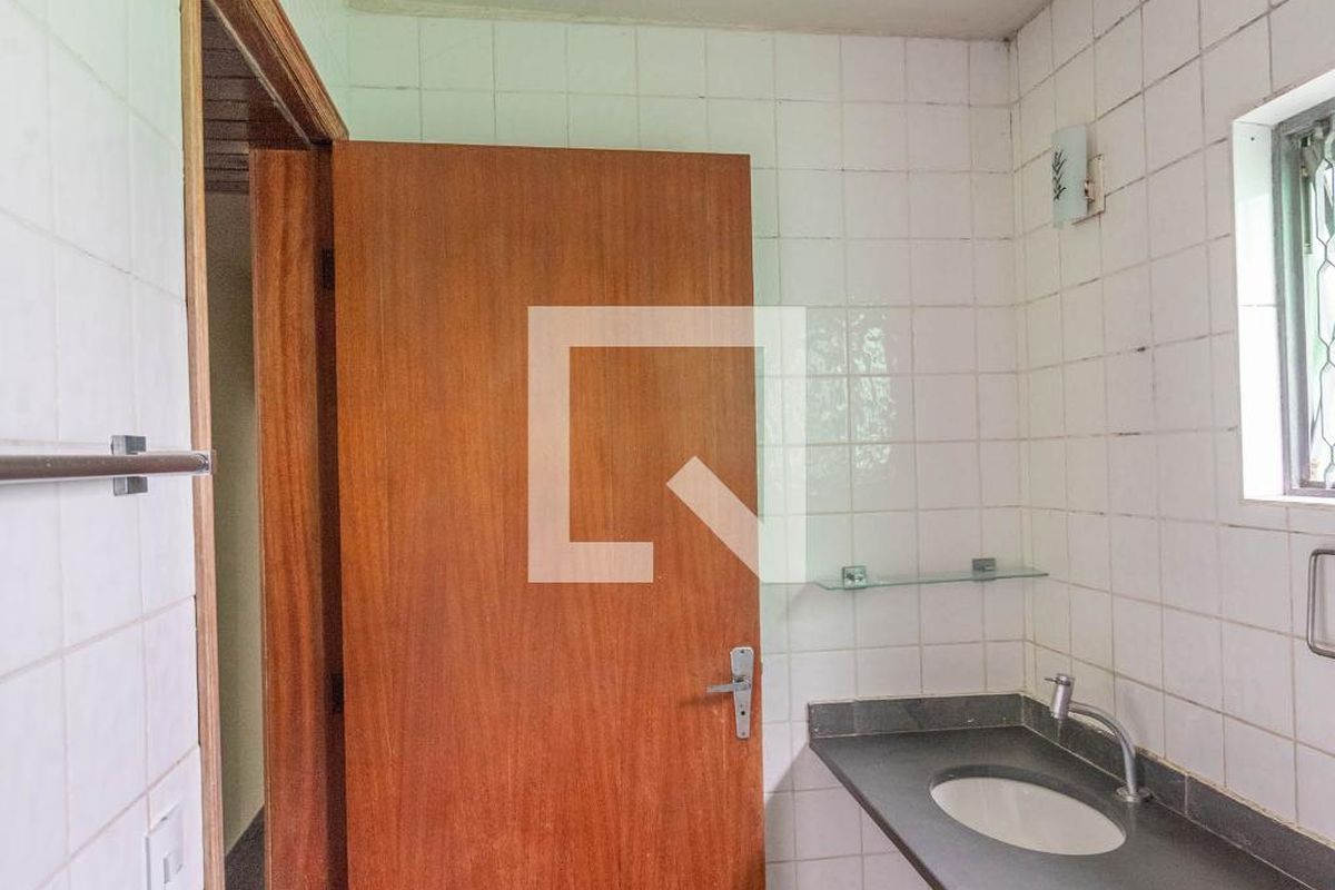 Casa à Venda - Jardim do Lago, 3 Quartos,  300 m2 em , Campinas - sp | SoloBR