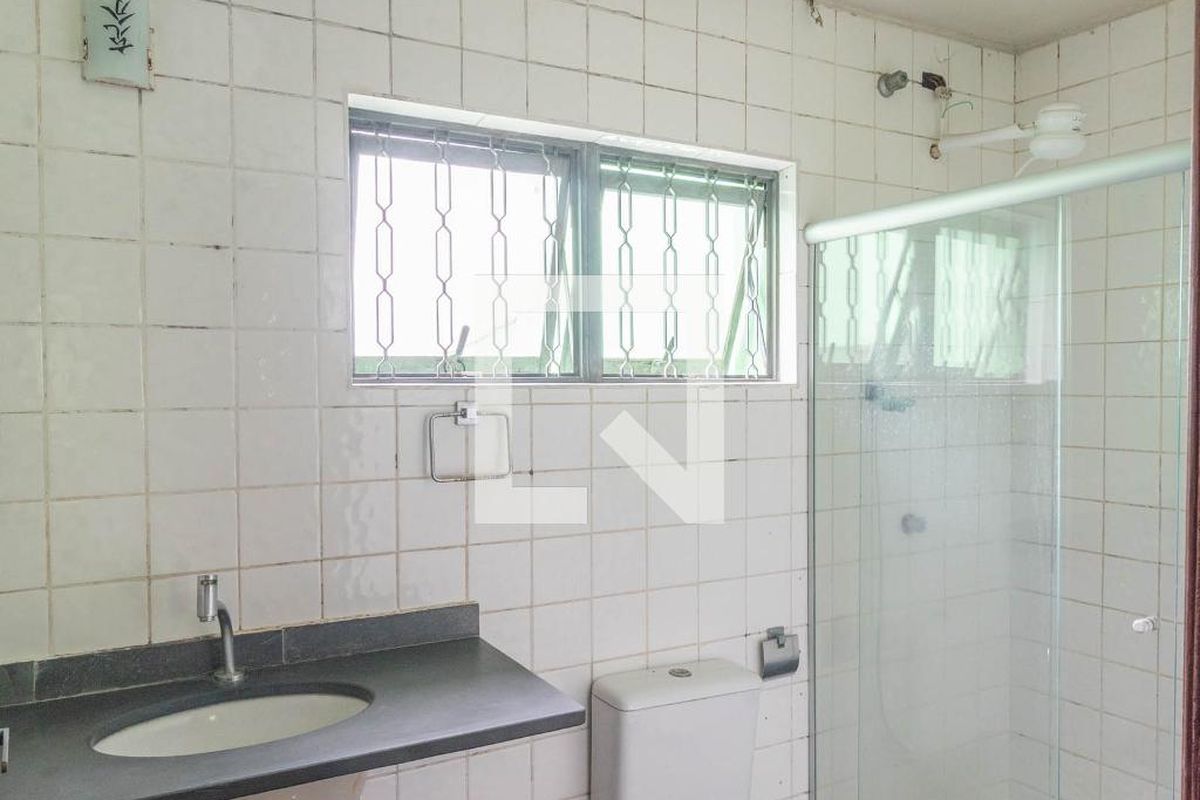 Casa à Venda - Jardim do Lago, 3 Quartos,  300 m2 em , Campinas - sp | SoloBR