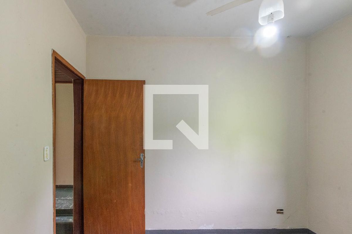 Casa à Venda - Jardim do Lago, 3 Quartos,  300 m2 em , Campinas - sp | SoloBR