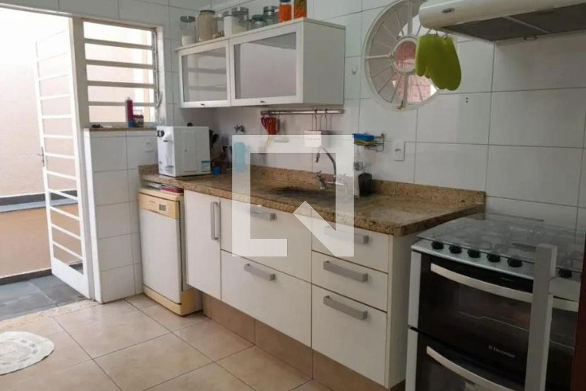 Casa à Venda - Guanabara, 2 Quartos,  218 m2 em , Campinas - sp | SoloBR