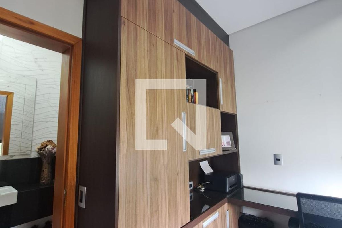 Casa à Venda - Swiss Park, 3 Quartos,  231 m2 em , Campinas - sp | SoloBR
