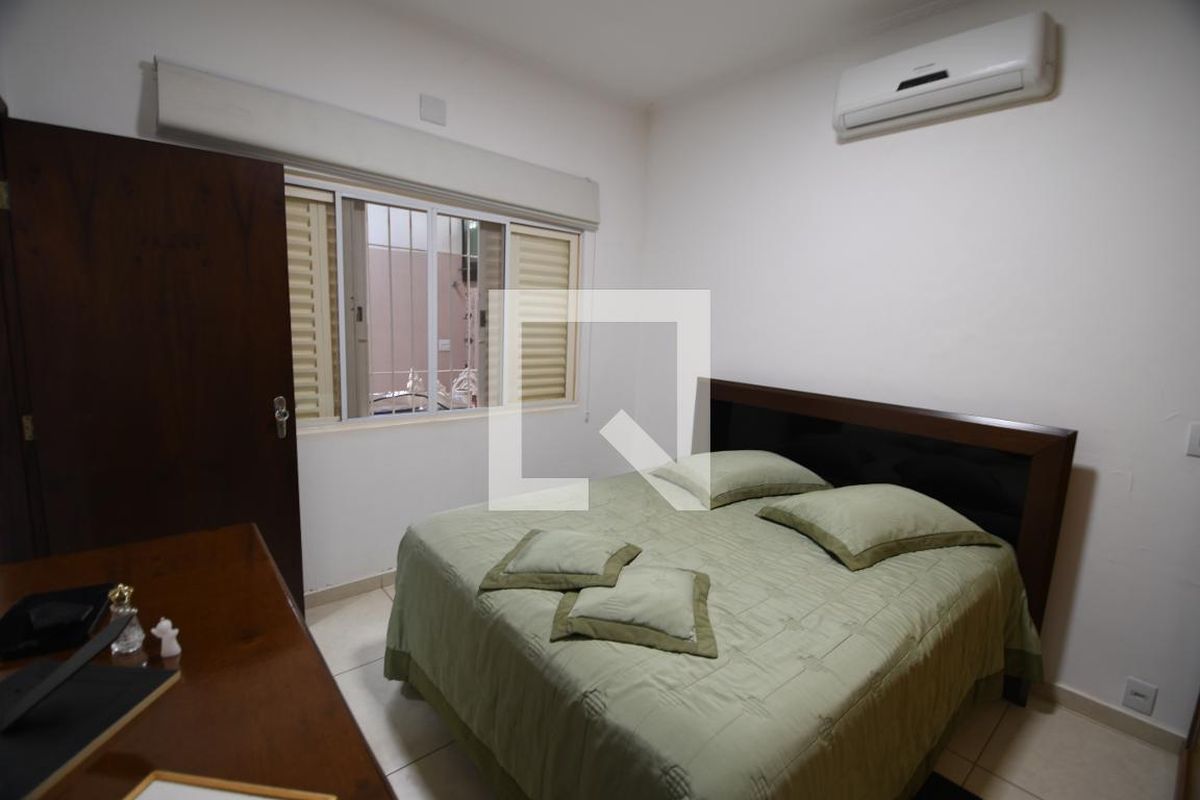 Casa à Venda - Barão Geraldo - Centro, 3 Quartos,  200 m2 em , Campinas - sp | SoloBR