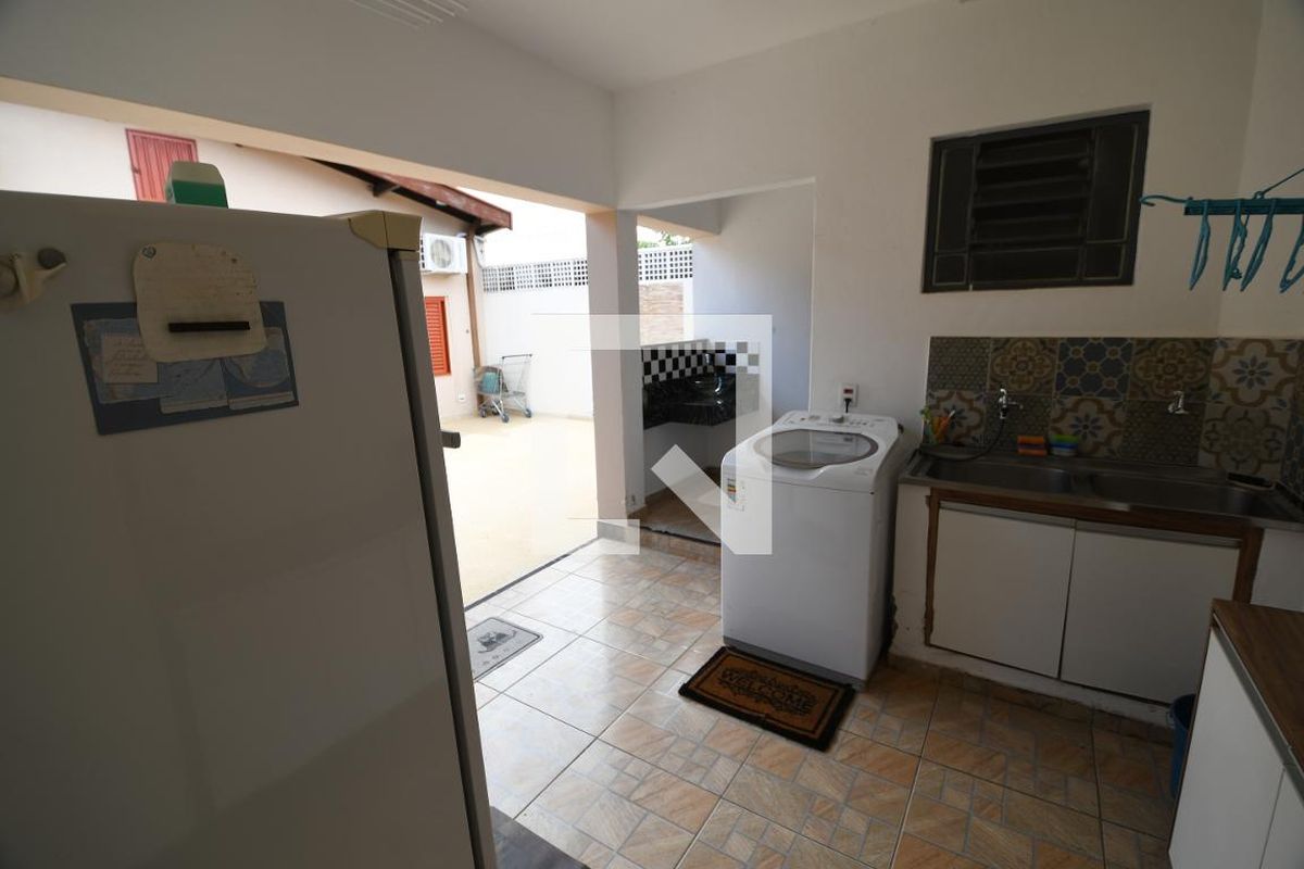 Casa à Venda - Barão Geraldo - Centro, 3 Quartos,  200 m2 em , Campinas - sp | SoloBR