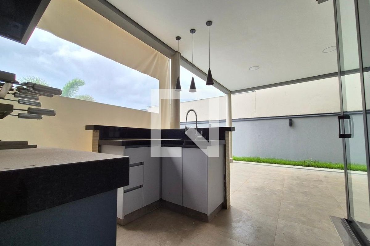 Casa à Venda - Swiss Park, 3 Quartos,  280 m2 em , Campinas - sp | SoloBR