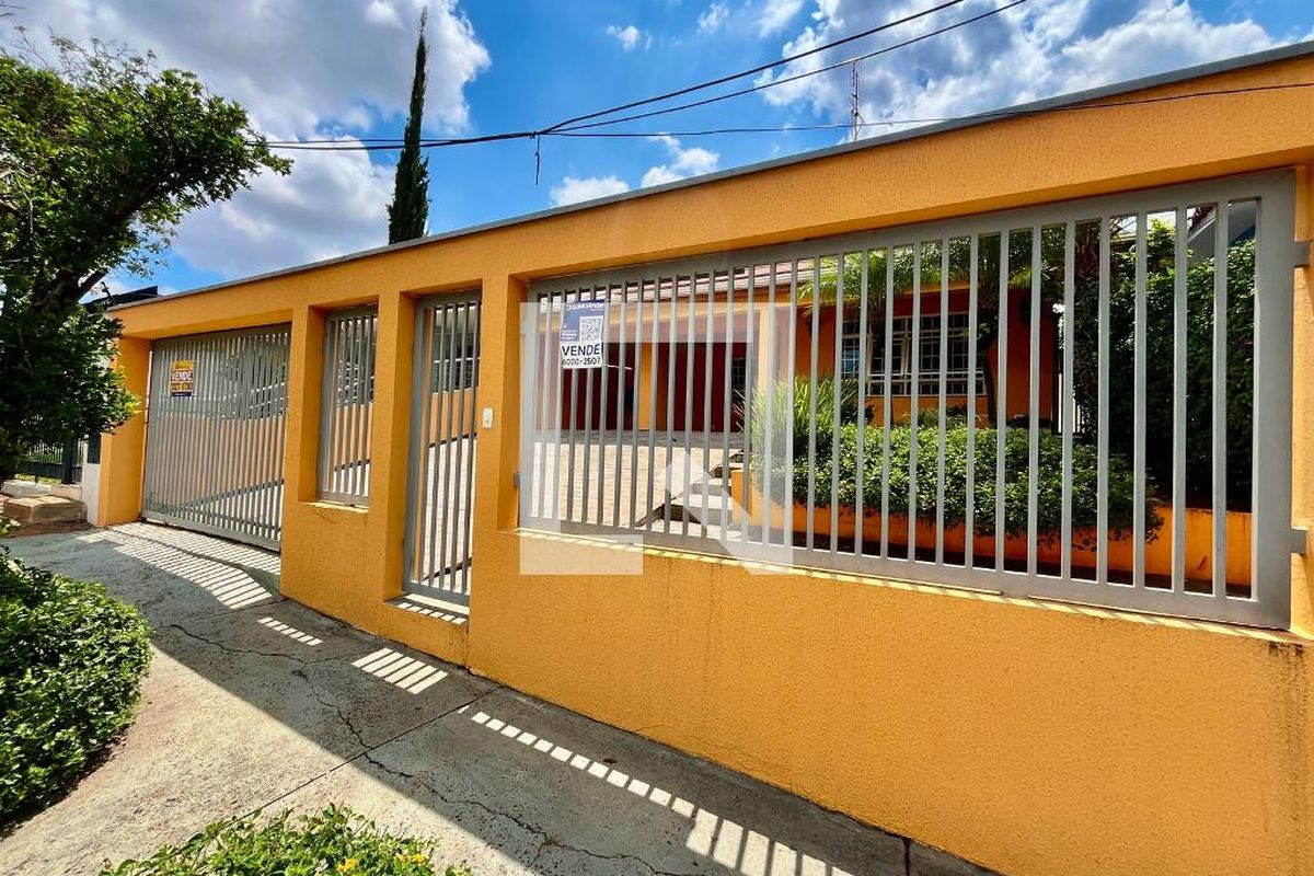 Casa à Venda - Guanabara, 3 Quartos,  250 m2 em , Campinas - sp | SoloBR