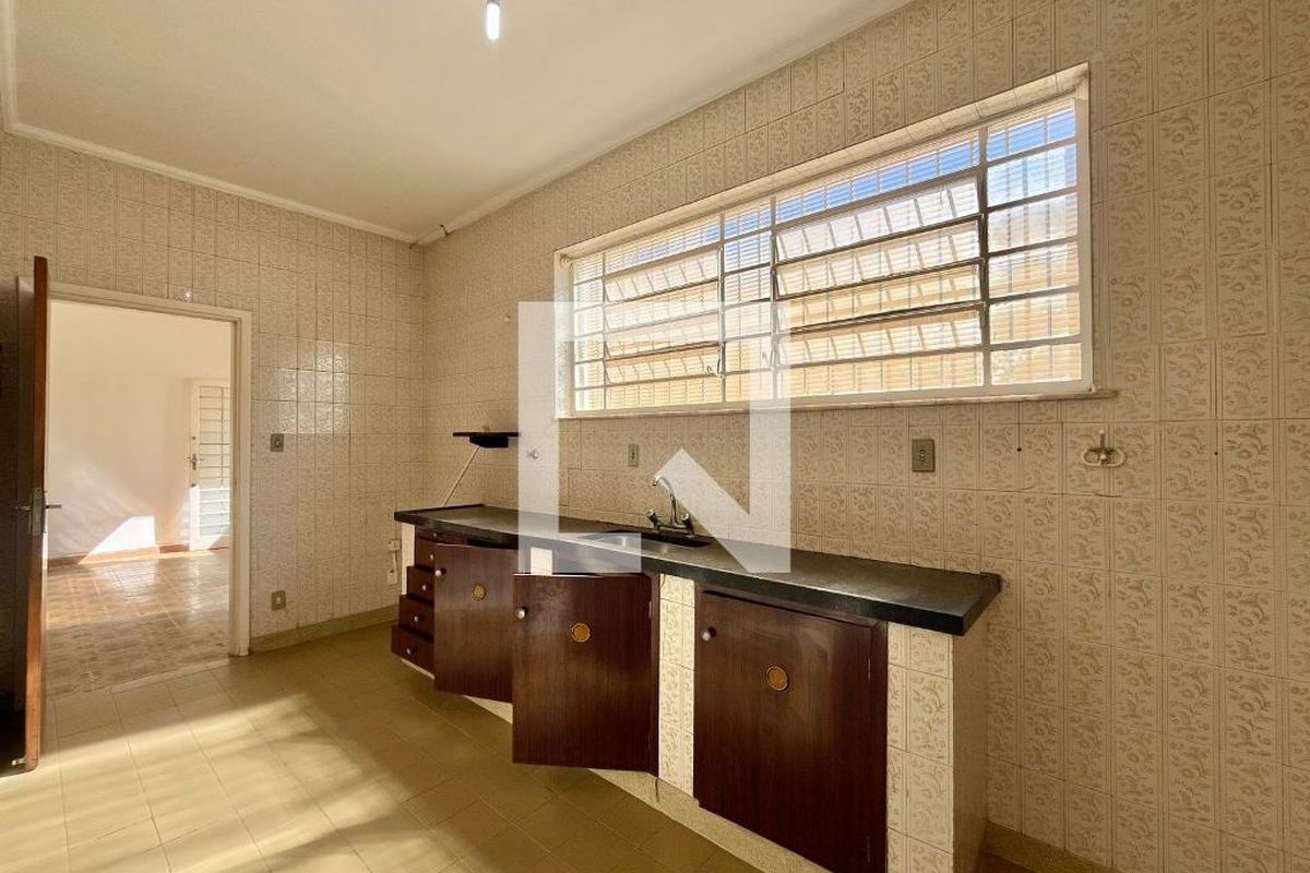 Casa à Venda - Bosque, 3 Quartos,  328 m2 em , Campinas - sp | SoloBR