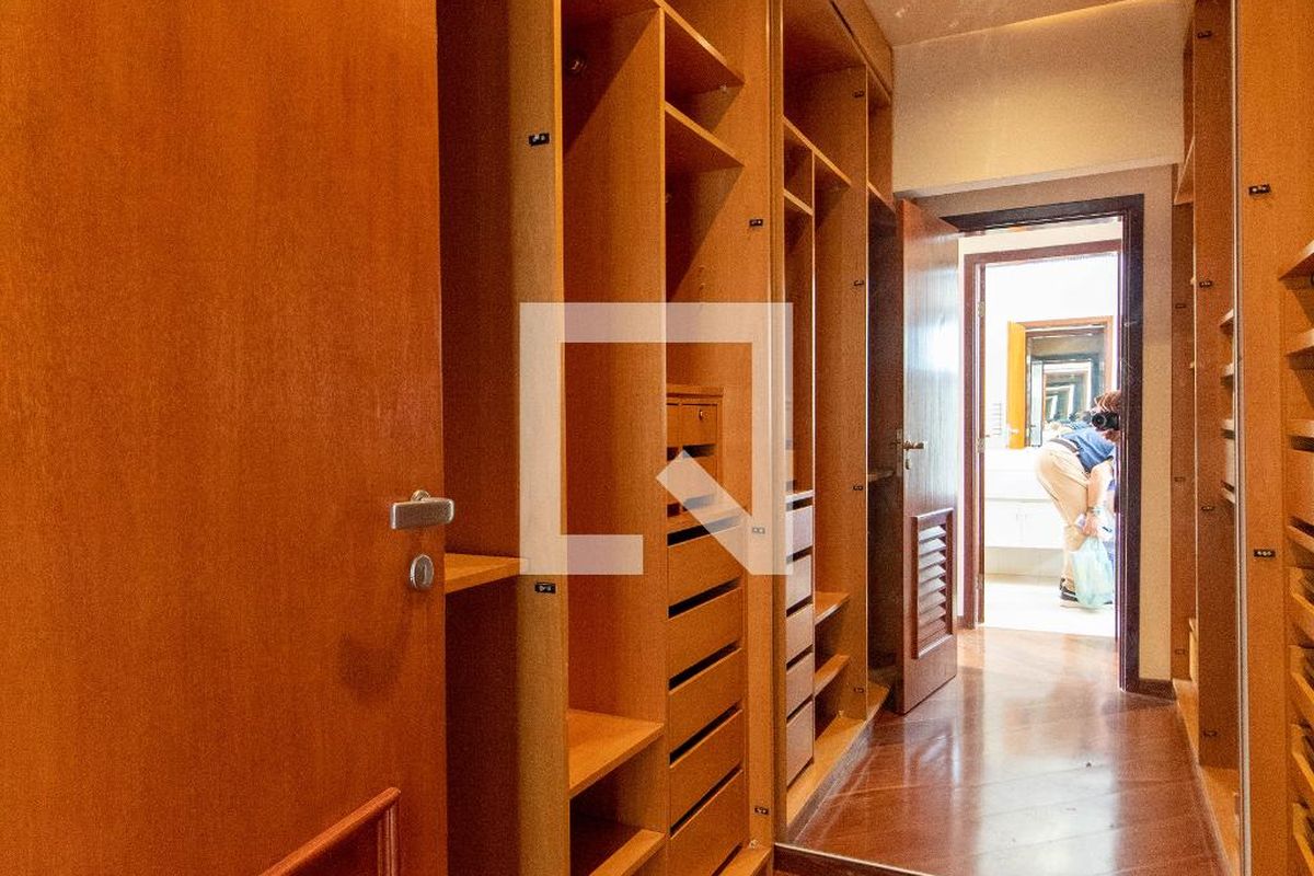 Casa à Venda - Lot. Alphaville Campinas, 4 Quartos,  370 m2 em , Campinas - sp | SoloBR