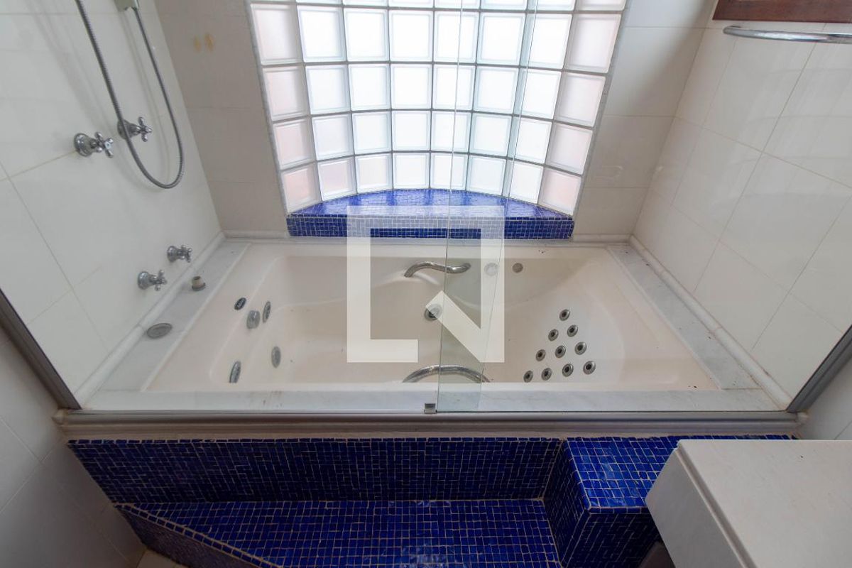 Casa à Venda - Lot. Alphaville Campinas, 4 Quartos,  370 m2 em , Campinas - sp | SoloBR
