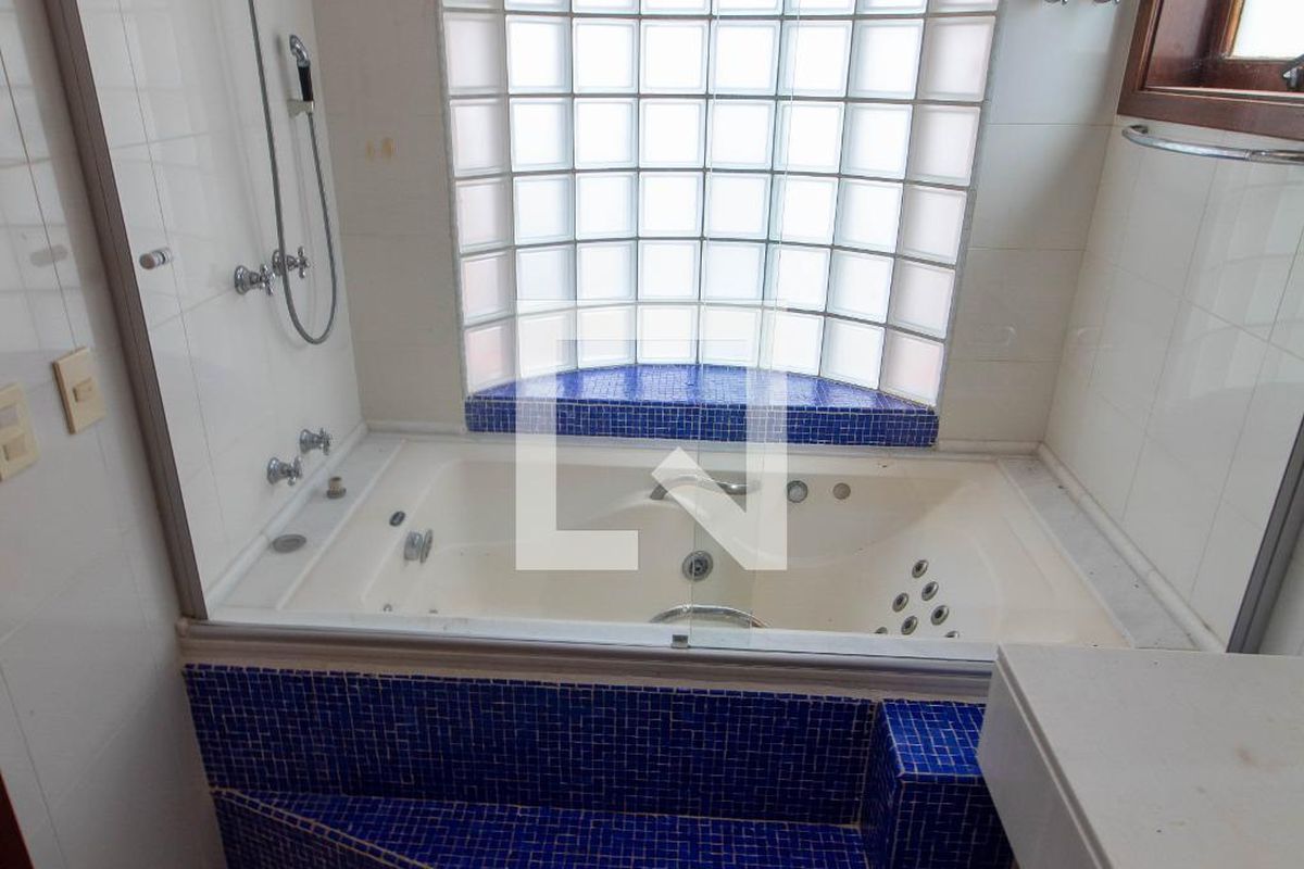 Casa à Venda - Lot. Alphaville Campinas, 4 Quartos,  370 m2 em , Campinas - sp | SoloBR