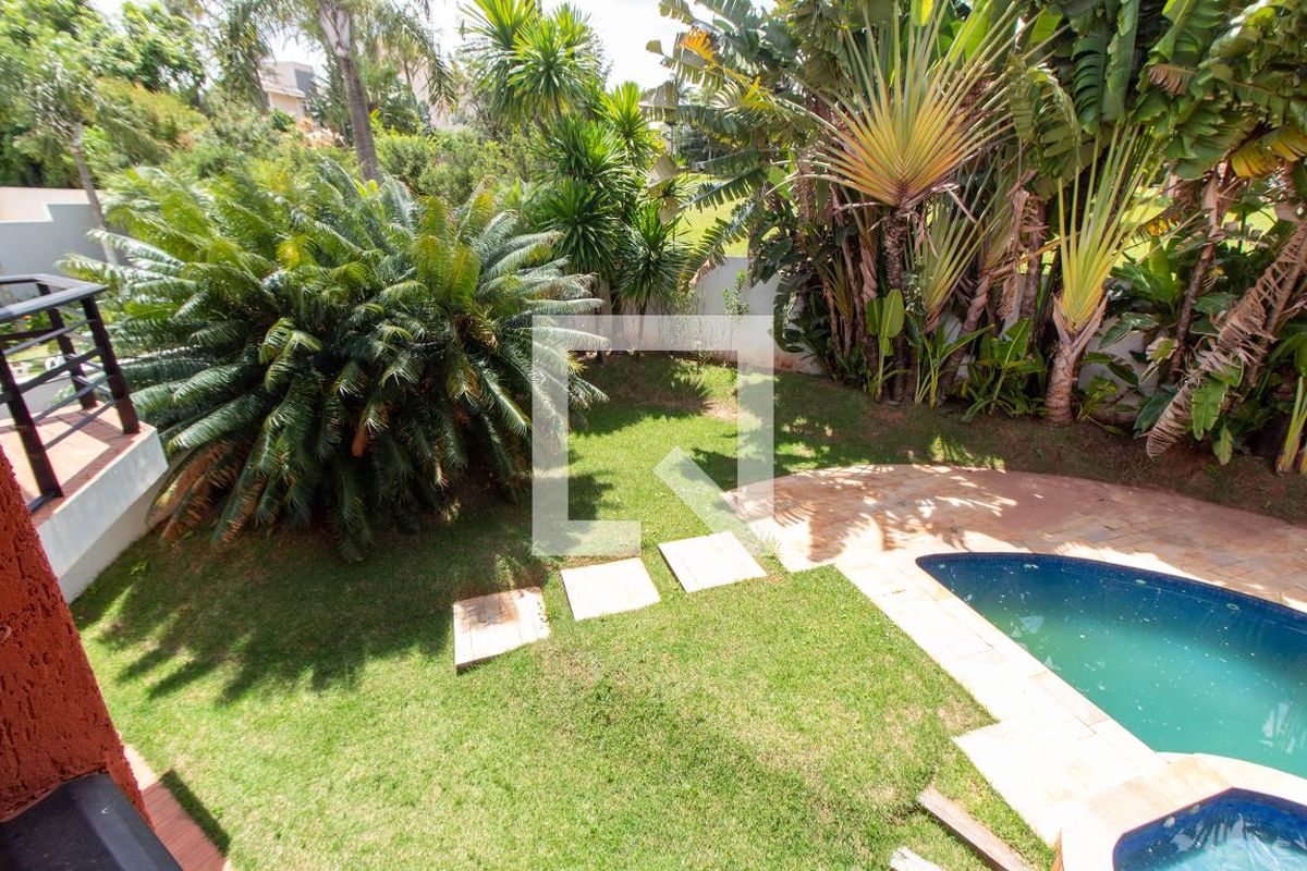 Casa à Venda - Lot. Alphaville Campinas, 4 Quartos,  370 m2 em , Campinas - sp | SoloBR