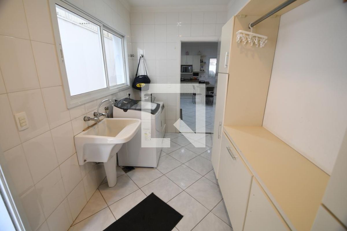 Casa à Venda - Jardim Flamboyant, 3 Quartos,  394 m2 em , Campinas - sp | SoloBR