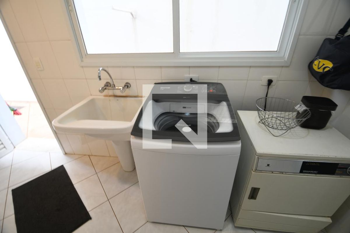 Casa à Venda - Jardim Flamboyant, 3 Quartos,  394 m2 em , Campinas - sp | SoloBR