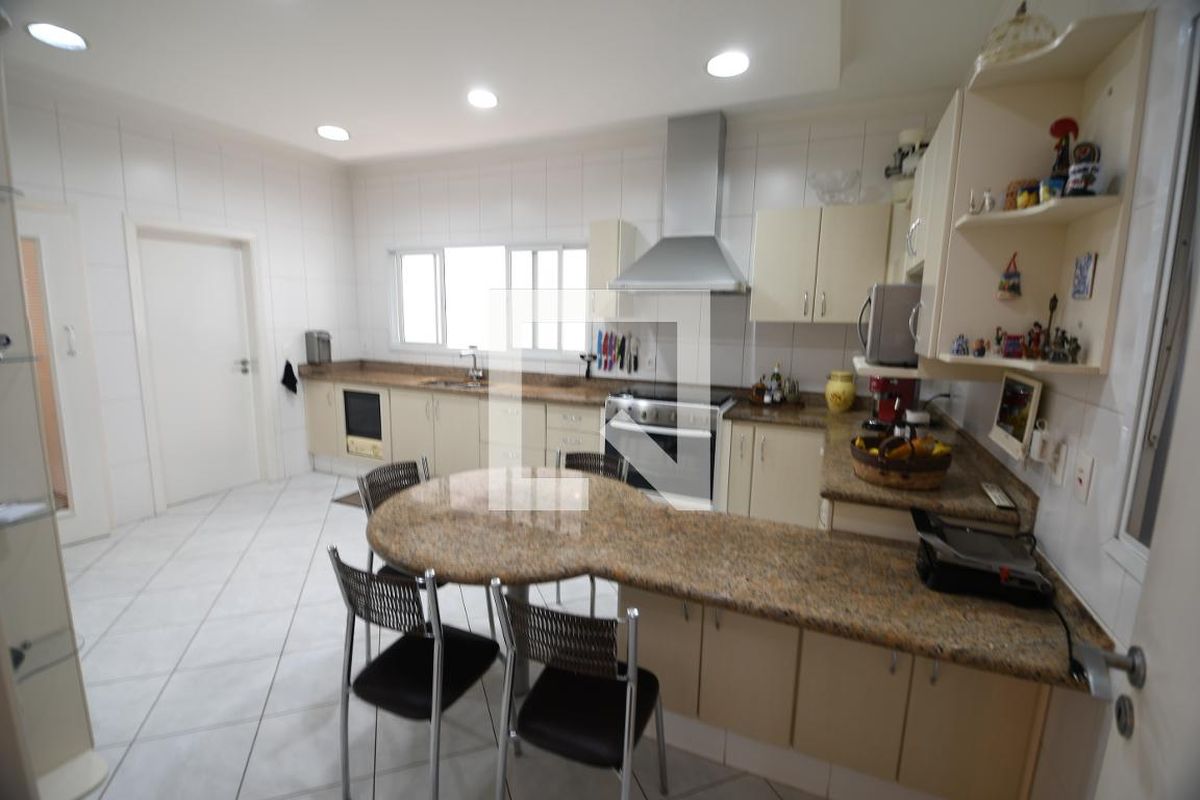 Casa à Venda - Jardim Flamboyant, 3 Quartos,  394 m2 em , Campinas - sp | SoloBR