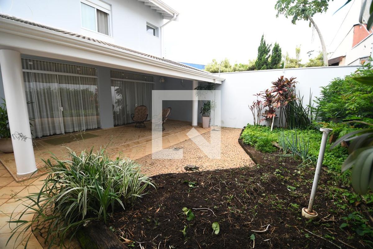 Casa à Venda - Jardim Flamboyant, 3 Quartos,  394 m2 em , Campinas - sp | SoloBR