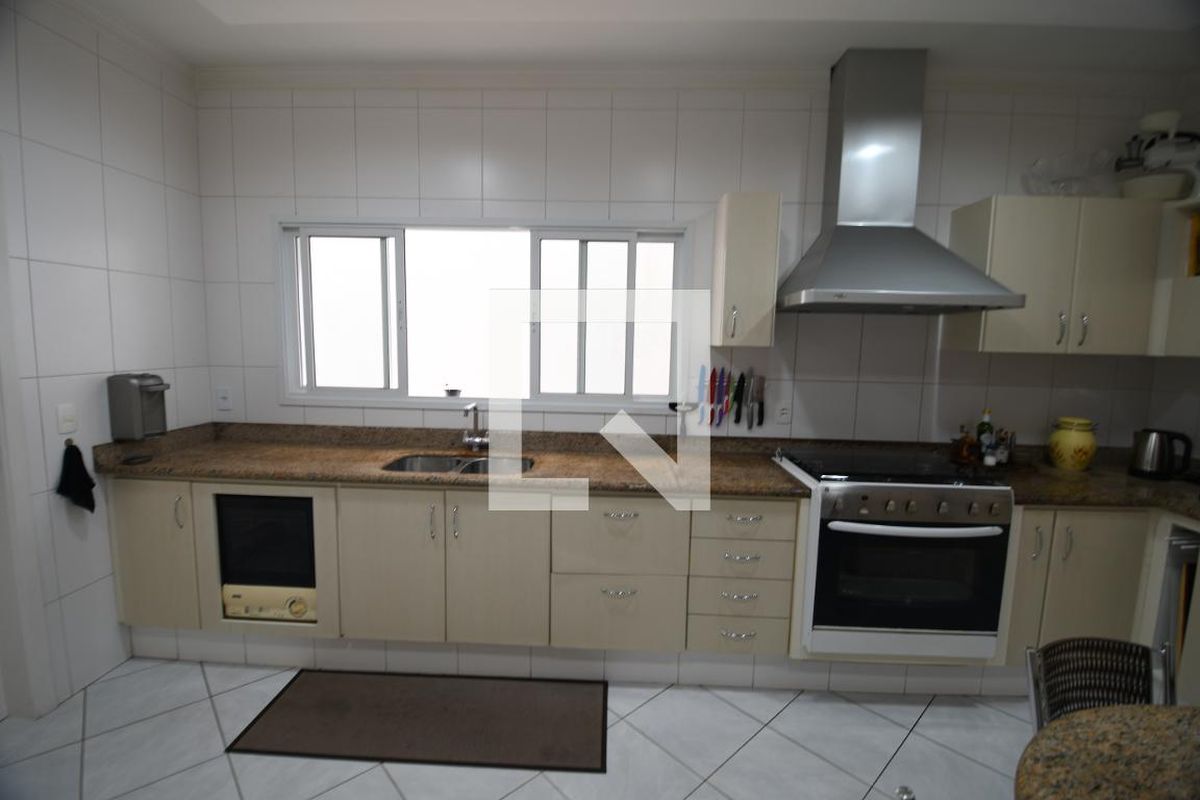 Casa à Venda - Jardim Flamboyant, 3 Quartos,  394 m2 em , Campinas - sp | SoloBR