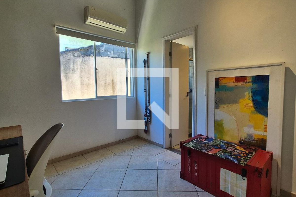 Casa, 4 quartos, 240 m² - Foto 54