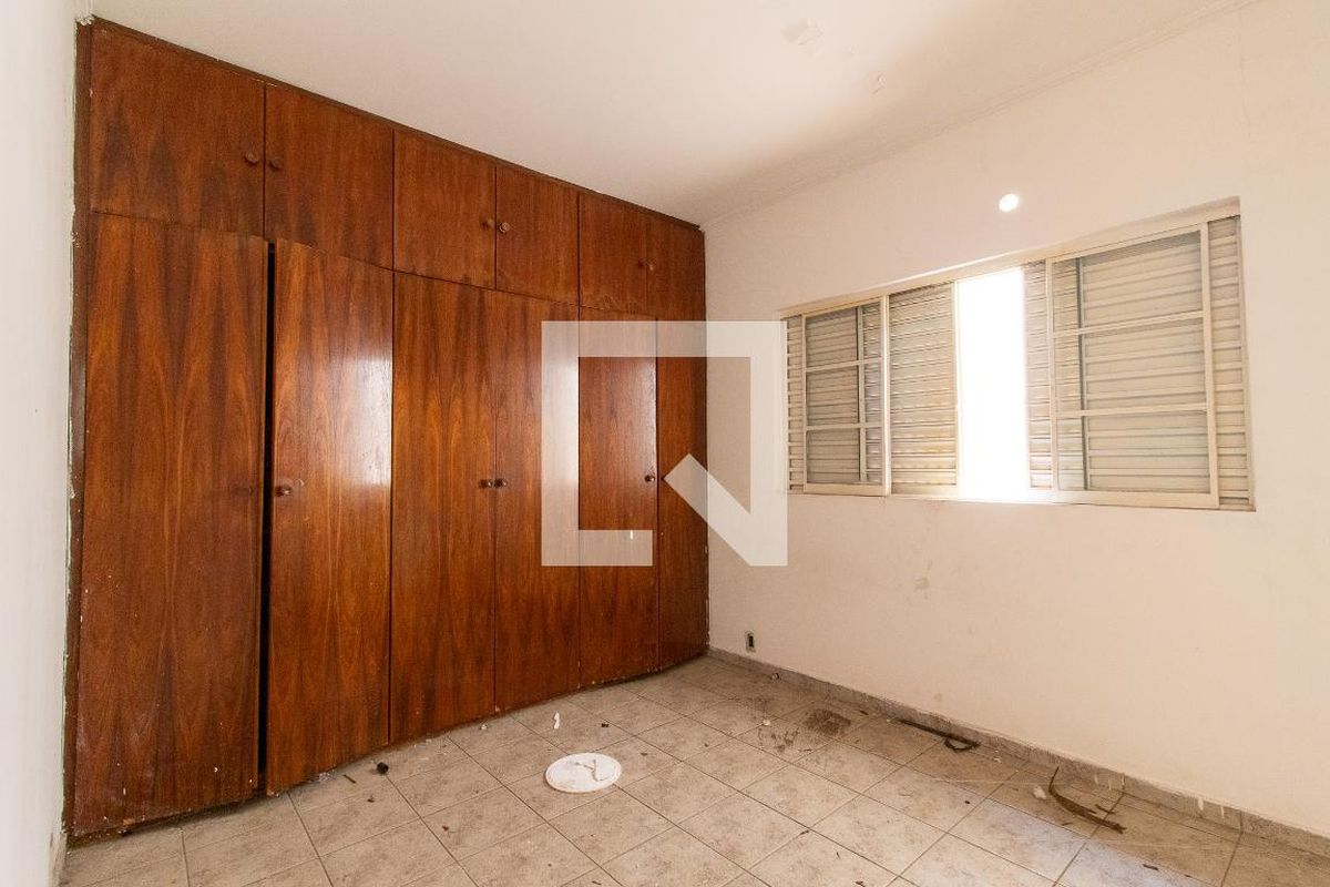 Casa à Venda - Taquaral, 2 Quartos,  240 m2 em , Campinas - sp | SoloBR