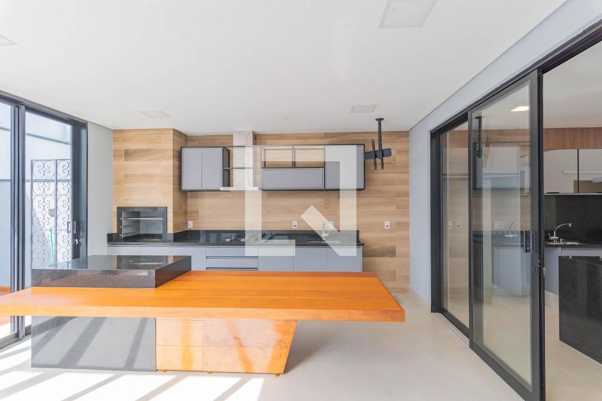 Casa à Venda - Swiss Park, 3 Quartos,  210 m2 em , Campinas - sp | SoloBR