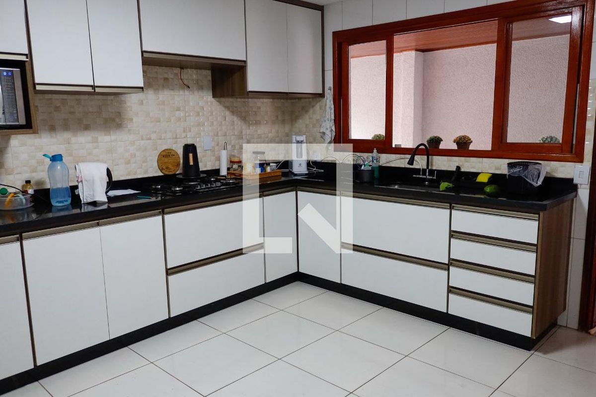 Casa, 4 quartos, 250 m² - Foto 57