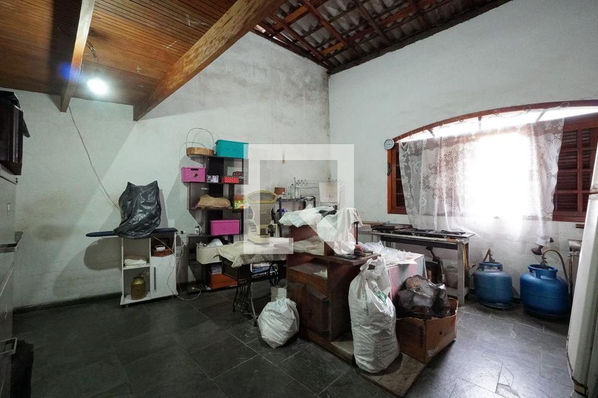 Casa, 4 quartos, 240 m² - Foto 35