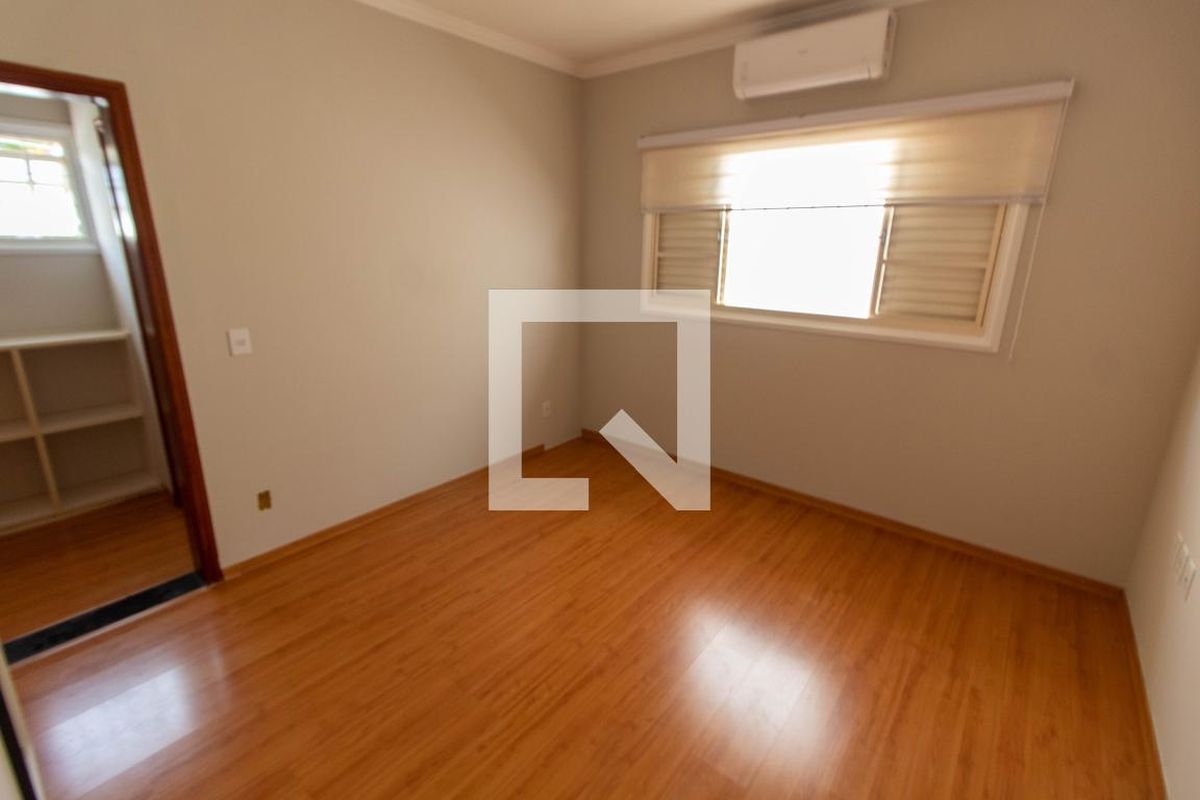 Casa à Venda - Mansões Santo Antônio, 4 Quartos,  275 m2 em , Campinas - sp | SoloBR