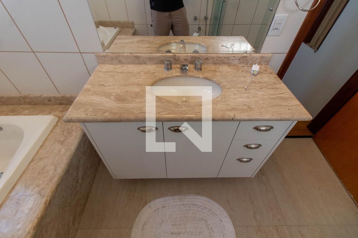 Casa à Venda - Mansões Santo Antônio, 4 Quartos,  275 m2 em , Campinas - sp | SoloBR