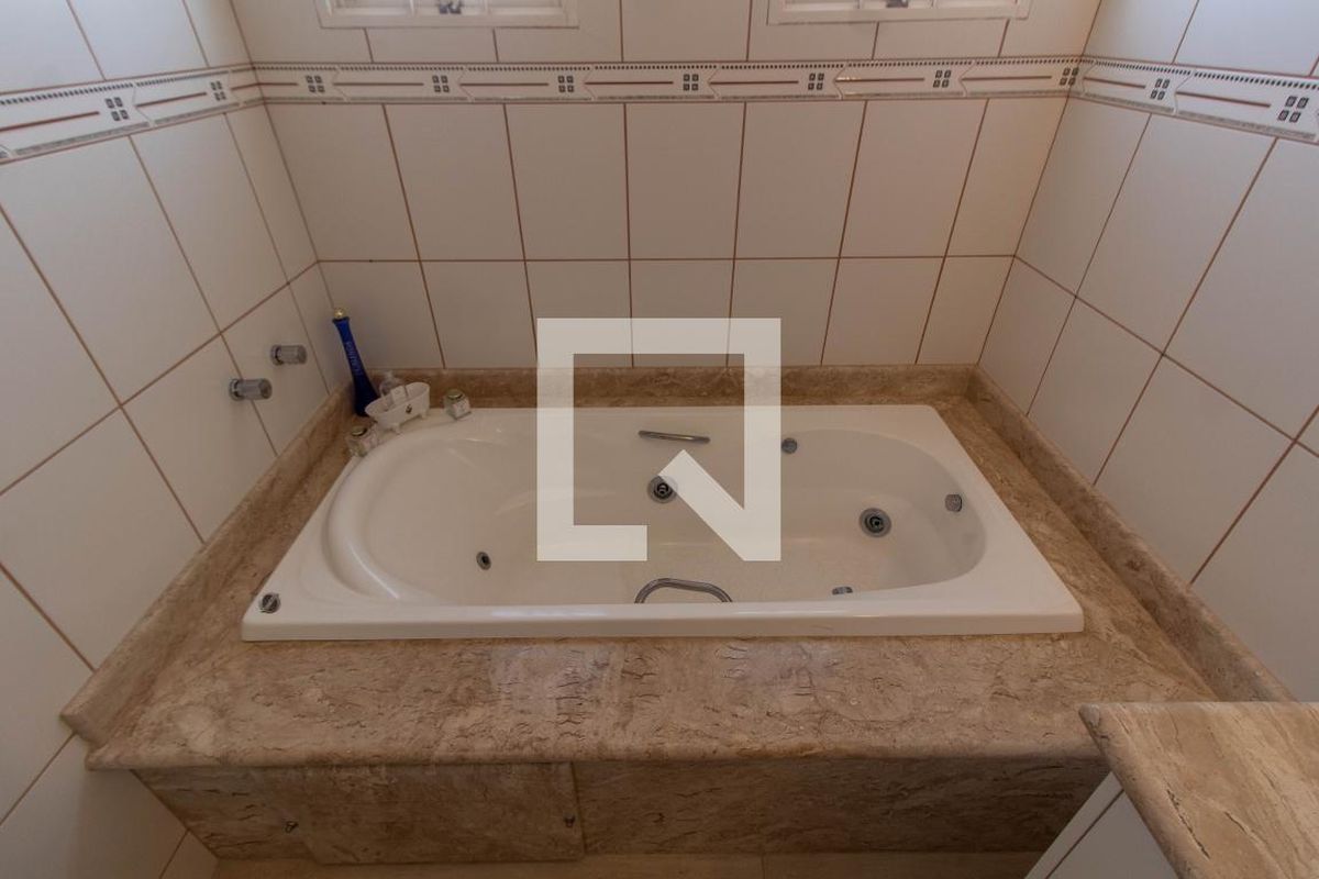 Casa à Venda - Mansões Santo Antônio, 4 Quartos,  275 m2 em , Campinas - sp | SoloBR