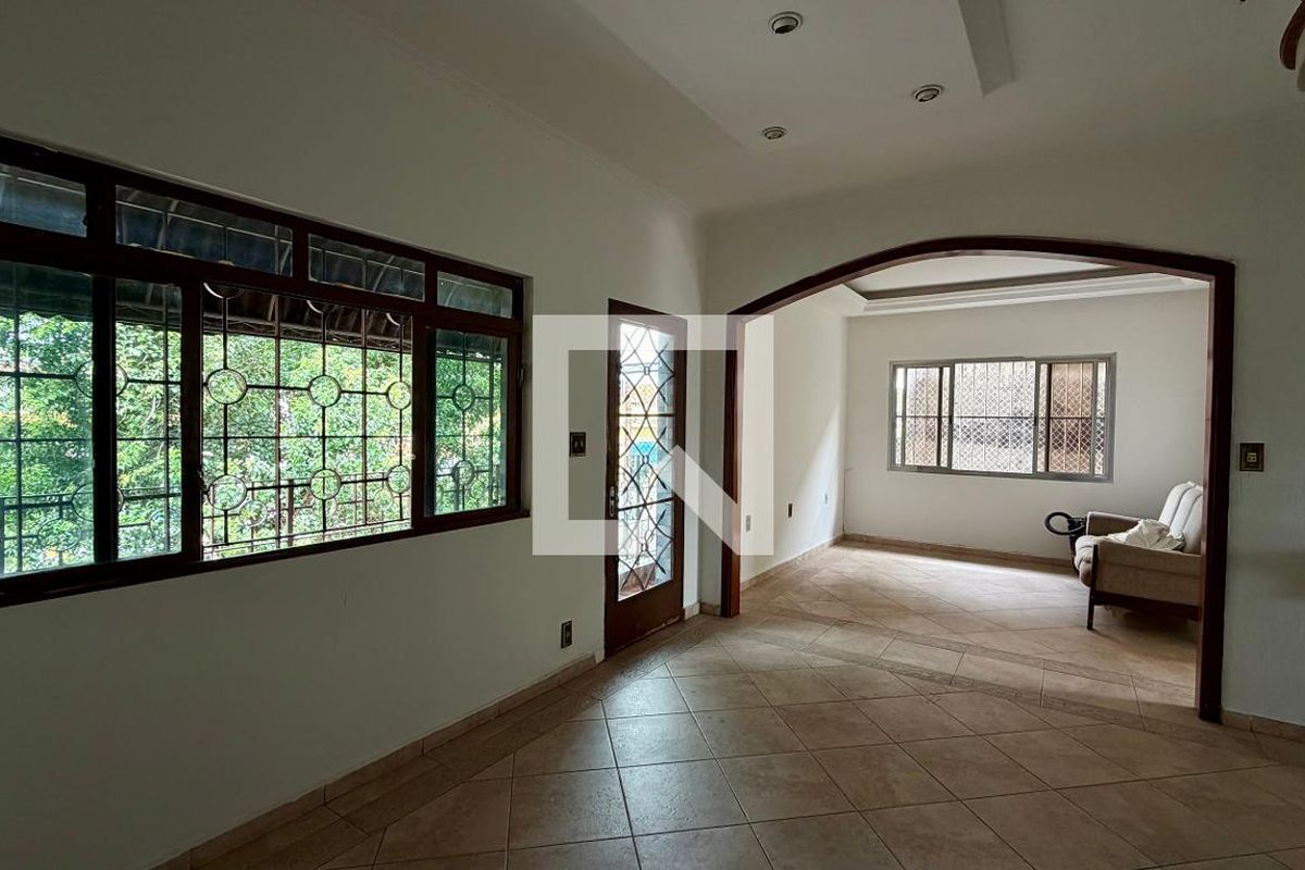 Casa, 5 quartos, 130 m² - Foto 4