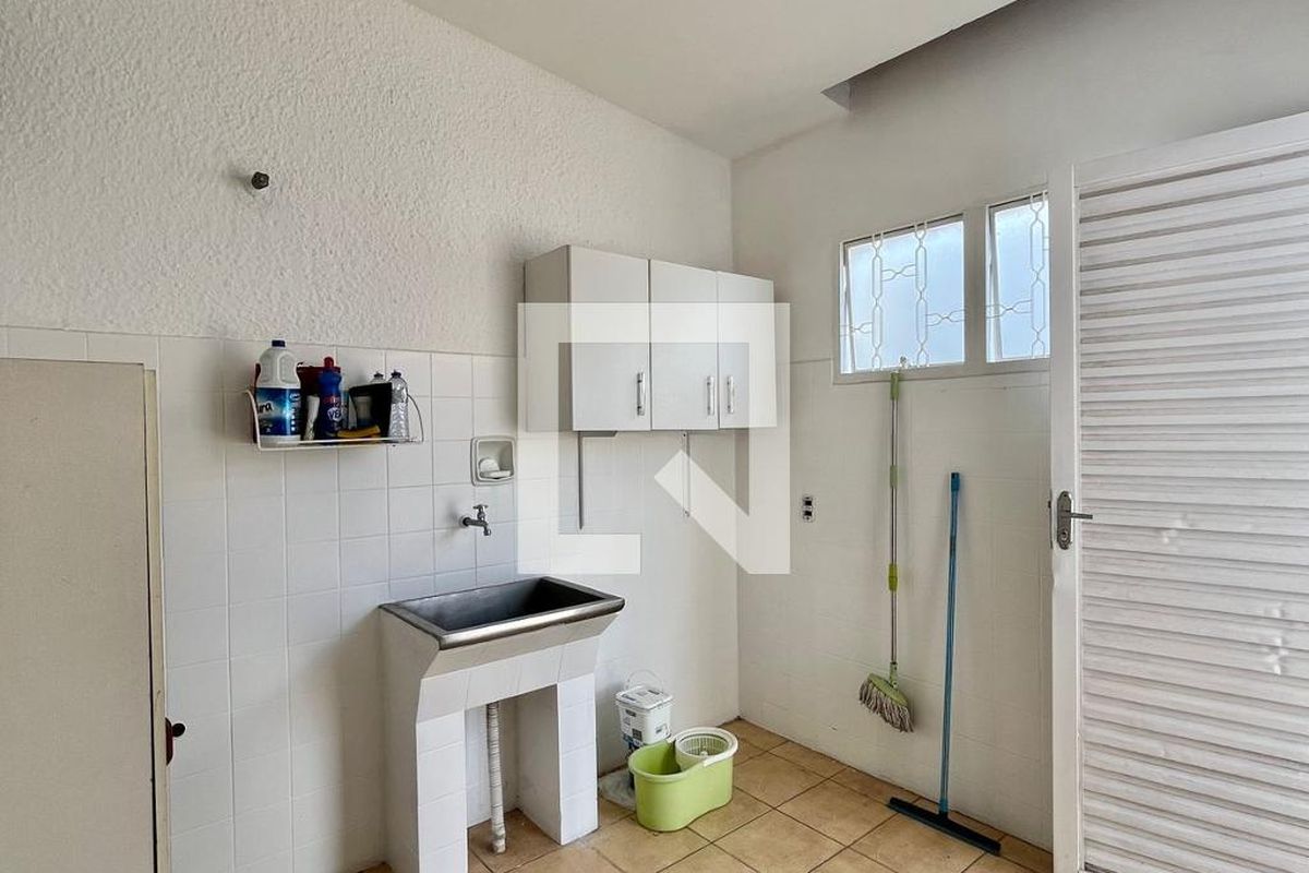 Casa à Venda - Jardim Flamboyant, 3 Quartos,  197 m2 em , Campinas - sp | SoloBR