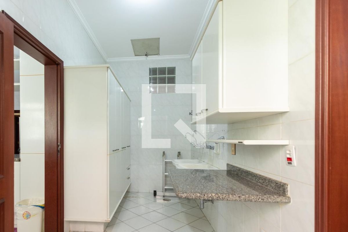 Casa à Venda - Nova Campinas, 4 Quartos,  488 m2 em , Campinas - sp | SoloBR