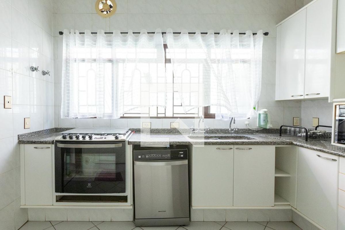 Casa à Venda - Nova Campinas, 4 Quartos,  488 m2 em , Campinas - sp | SoloBR