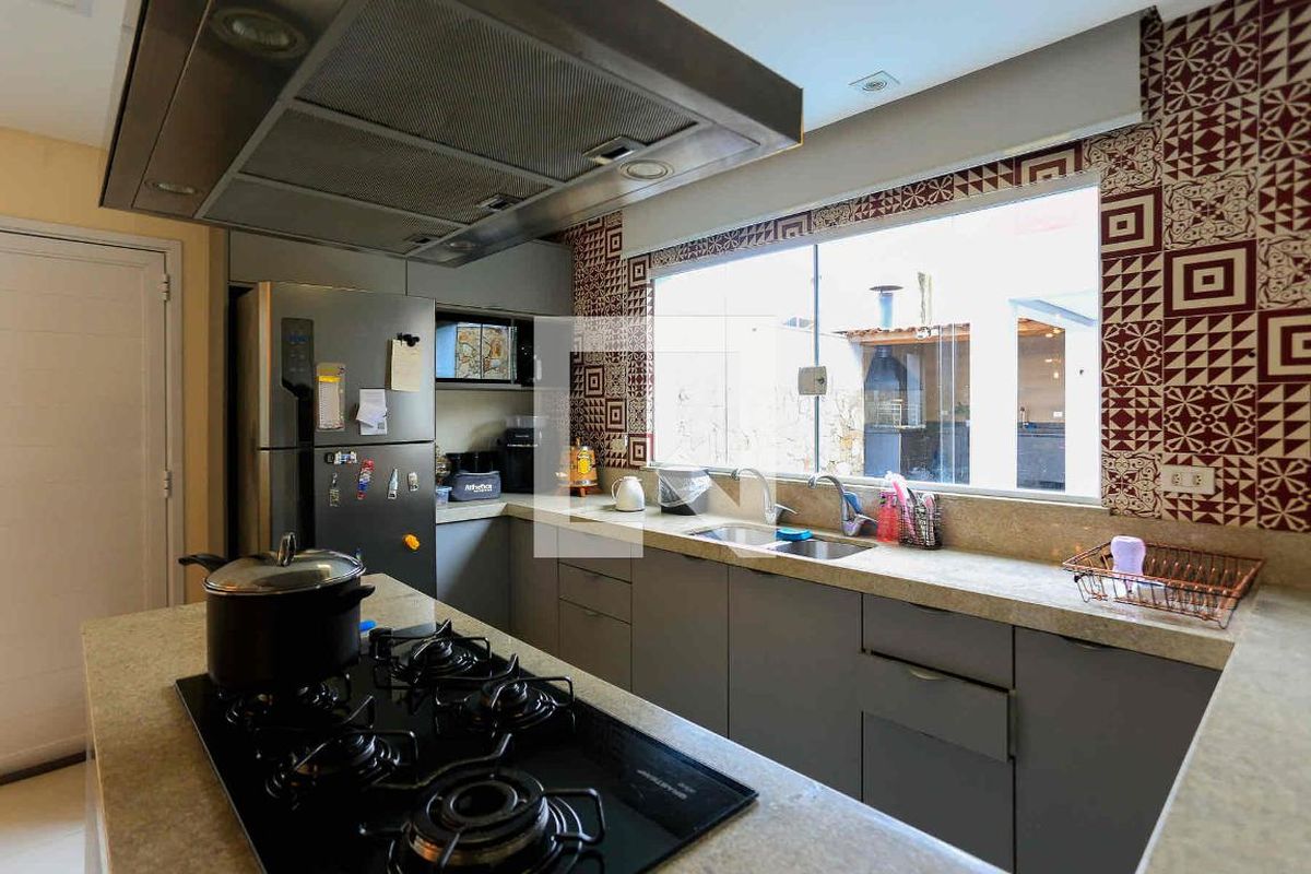 Casa, 3 quartos, 245 m² - Foto 31