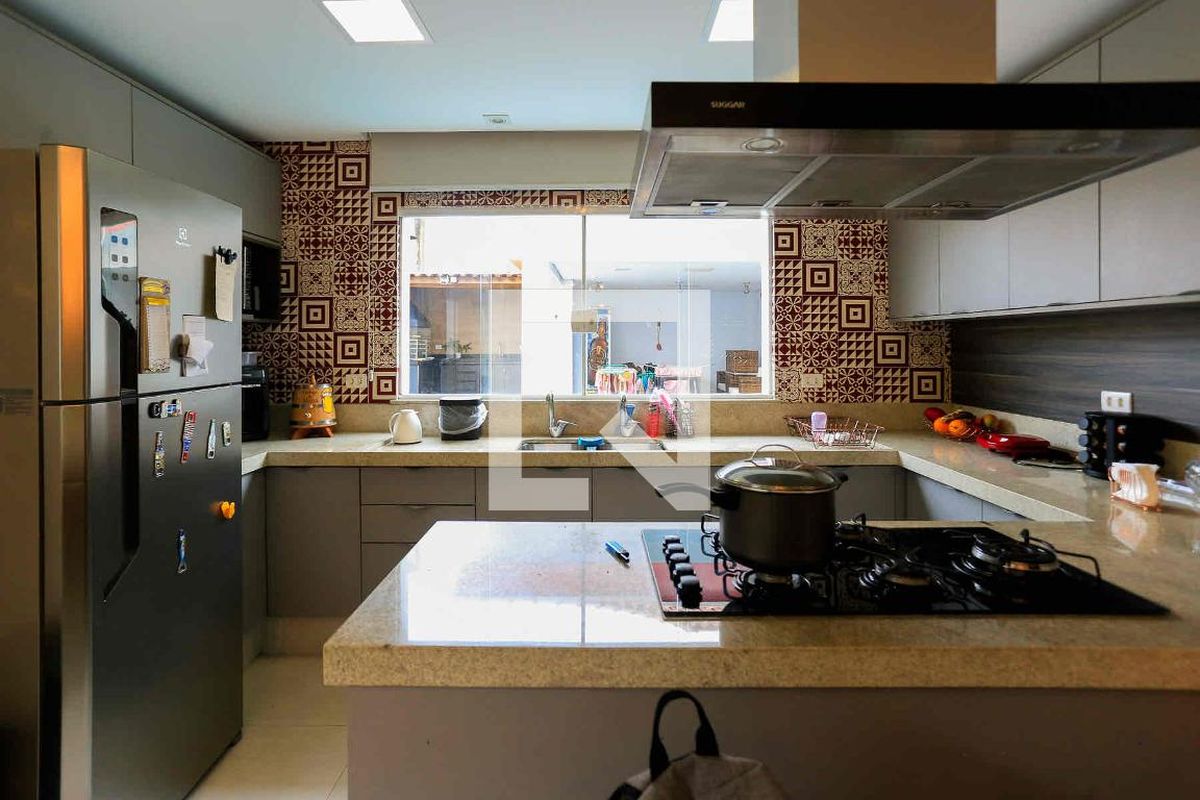 Casa, 3 quartos, 245 m² - Foto 29