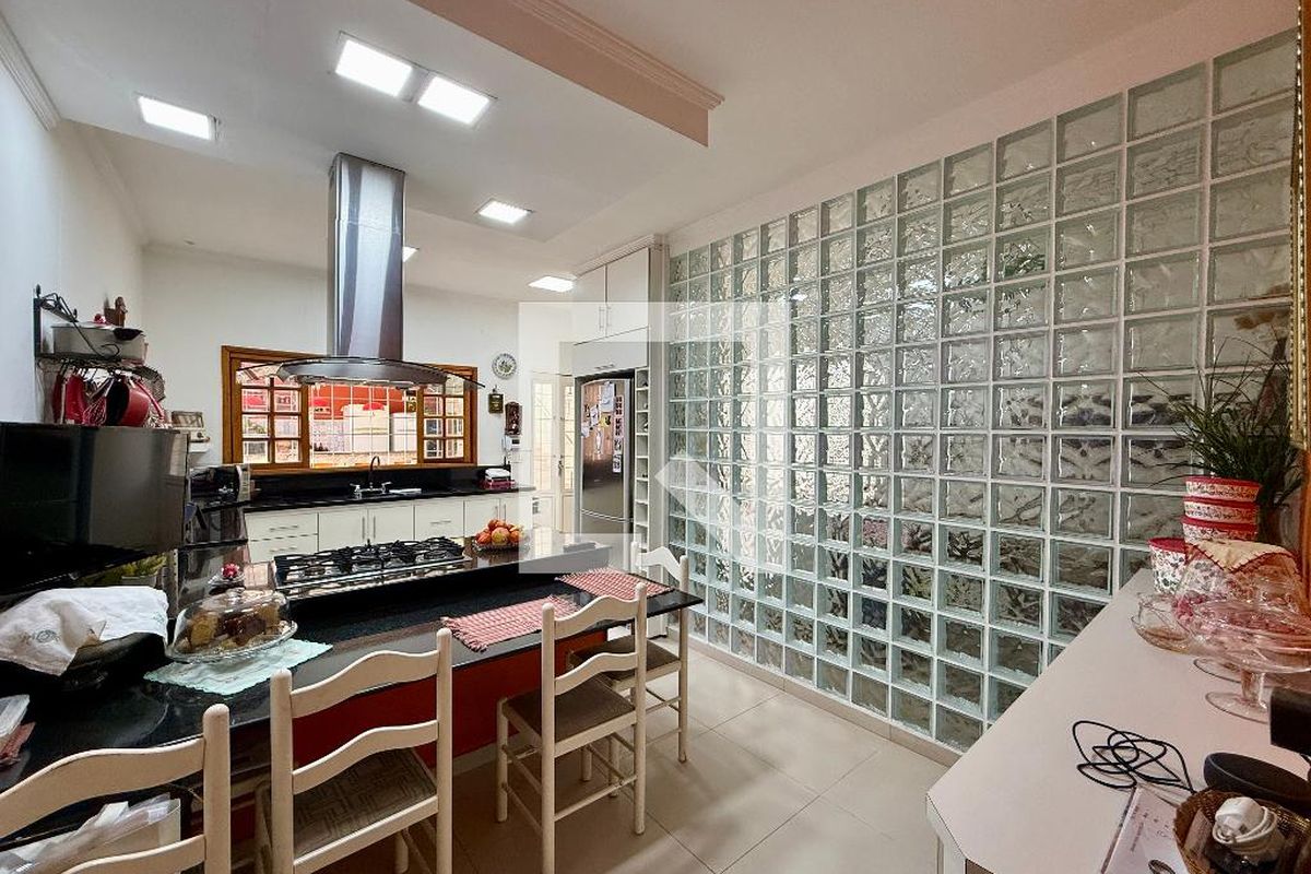 Casa, 3 quartos, 220 m² - Foto 48