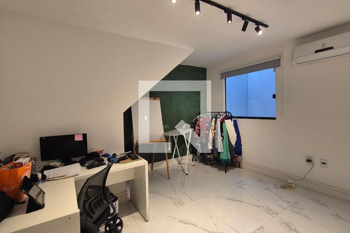 Casa, 4 quartos, 270 m² - Foto 33