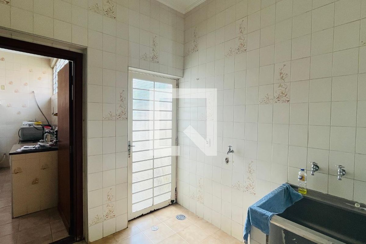 Casa à Venda - Jardim Planalto, 4 Quartos,  263 m2 em , Campinas - sp | SoloBR