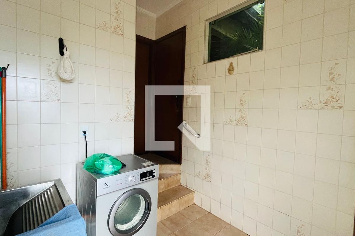 Casa à Venda - Jardim Planalto, 4 Quartos,  263 m2 em , Campinas - sp | SoloBR