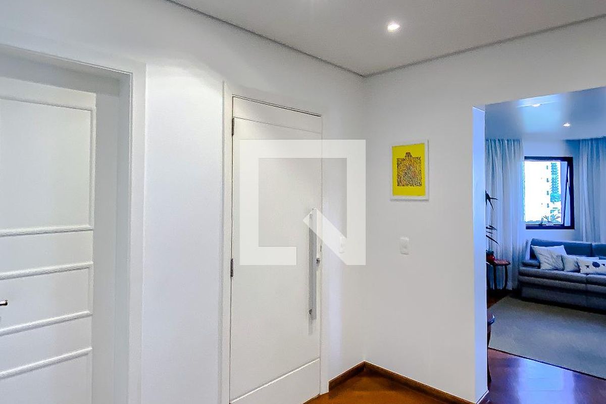 Apartamento, 3 quartos, 196 m² - Foto 1