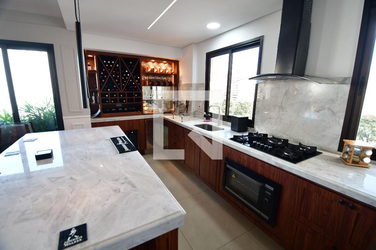 Apartamento à Venda - Cambuí, 3 Quartos,  240 m2 em , Campinas - sp | SoloBR