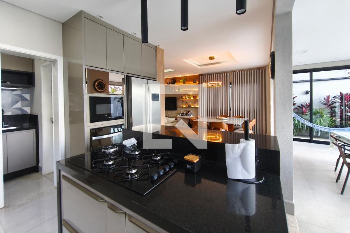 Casa à Venda - Swiss Park, 3 Quartos,  240 m2 em , Campinas - sp | SoloBR