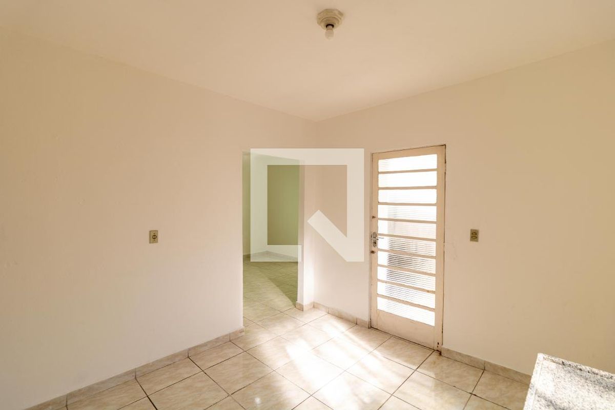 Casa à Venda - Parque Prado, 4 Quartos,  140 m2 em , Campinas - sp | SoloBR